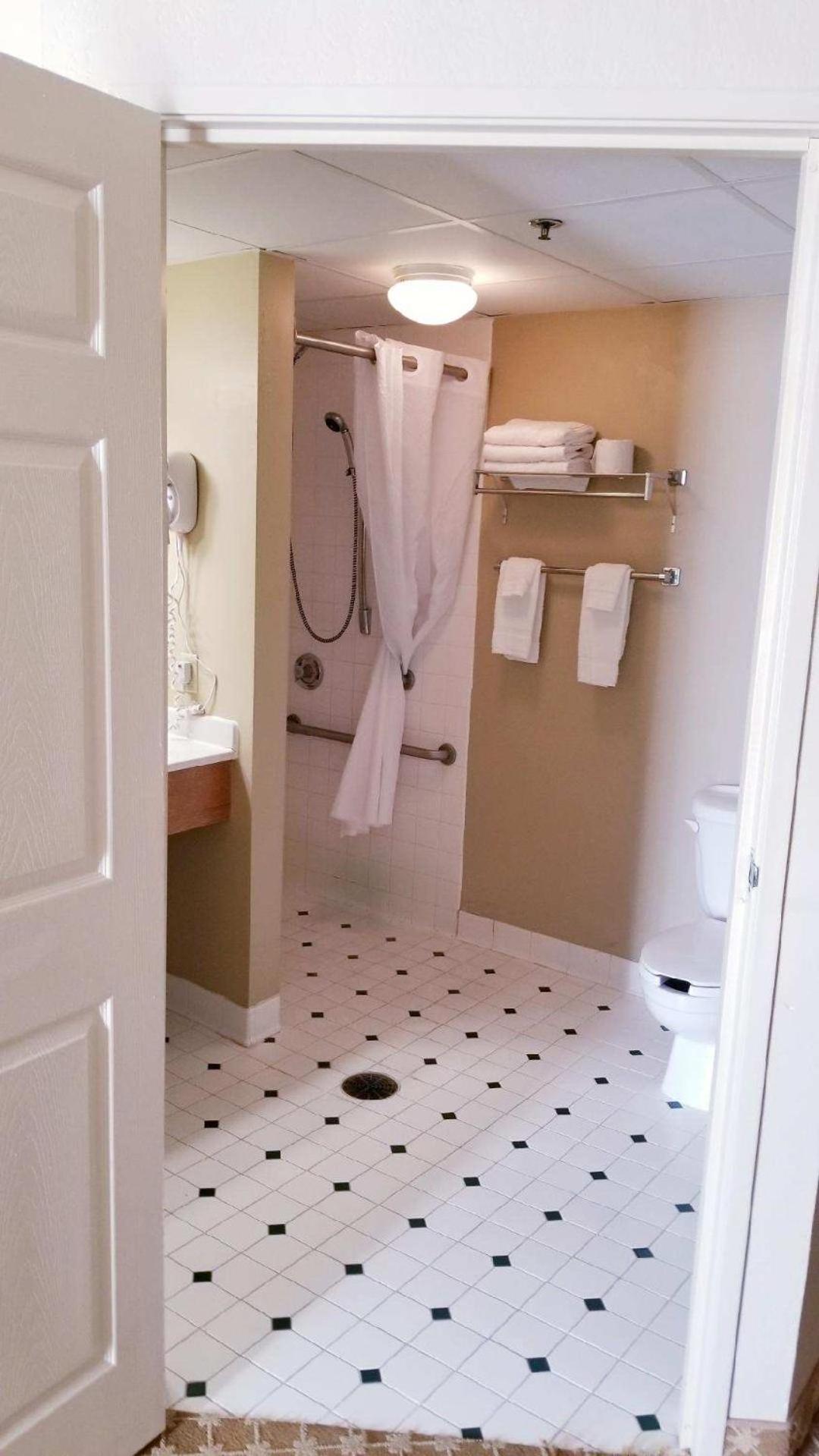 Quality Inn & Suites Alexandria Dış mekan fotoğraf